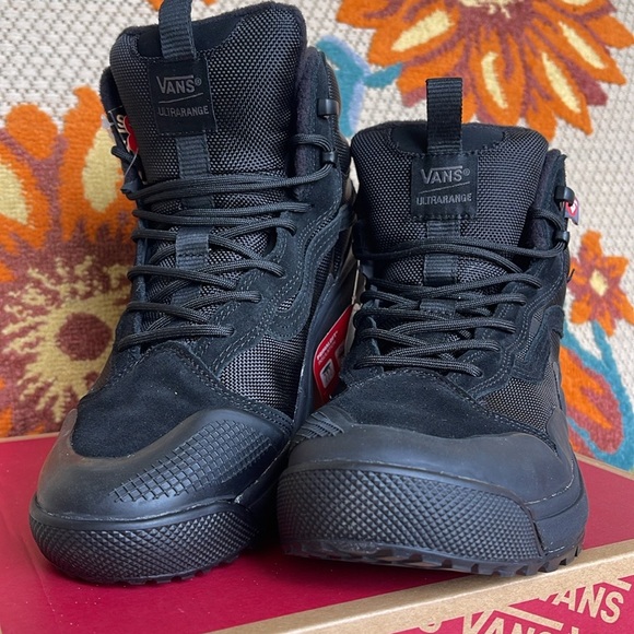 Vans WMNS Ultrarange Exo
Black/Black
VN0A4BVSBKA
Boots Sneakers - Picture 5 of 16